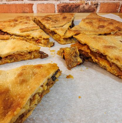 Empanada de bacalao con pasas